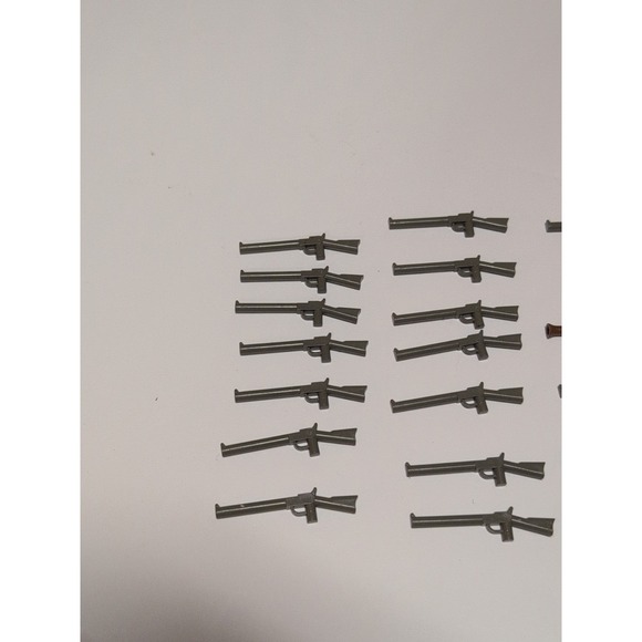 Vintage LEGO Bulk Weapons & Tools Lot - 17 Rifles, 4 Pistols, 1 Blunderbuss +++ - Picture 4 of 4